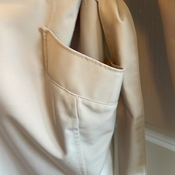 Women’s Raincoat by Towne Collection. Size M with pretty design lining. - Picture 7 of 8